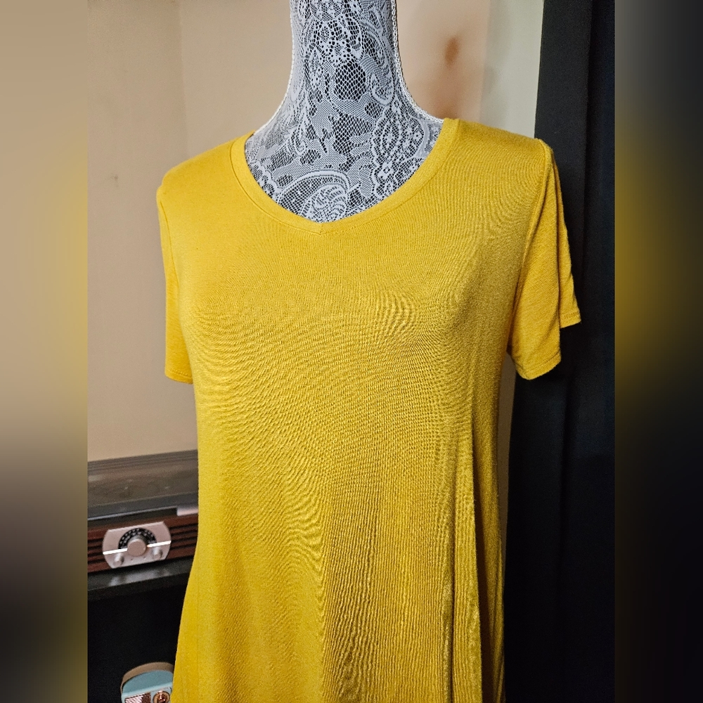 Flowy Tee - Picture 3 of 3
